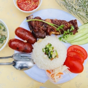 Cơm Lạp Xưởng